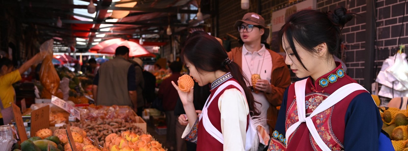 The Market-to-Plate Naxi Casual Cooking Experience