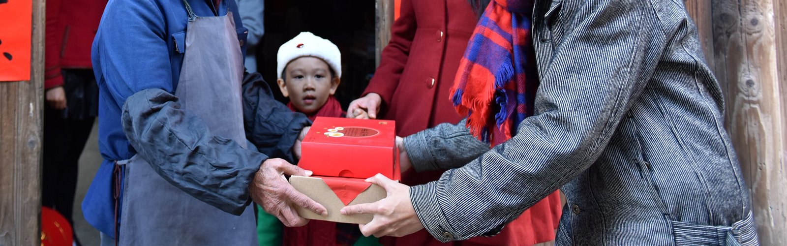 6 Unspoken Chinese New Year Gift Giving Etiquette Rules 