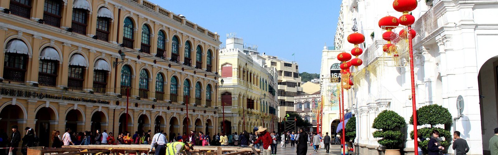 The Largo Do Senado Historic Square