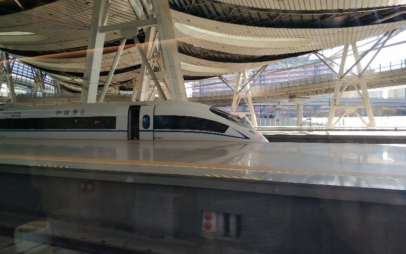 The Differences Between Chinese and Western Railways 
