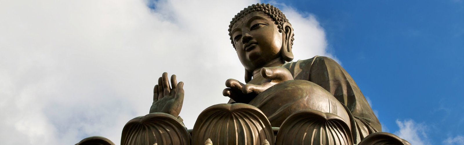  The Tian Tan Buddha and Po Lin Monastery 